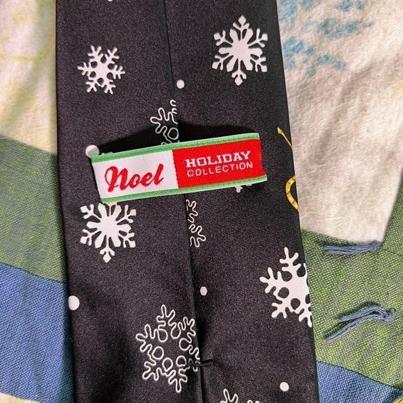 Vintage Christmas Necktie 👔 - Picture 2 of 4